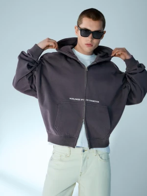 Bershka Bluza Boxy Z Suwakiem I Nadrukiem O Krótszym Kroju Mężczyzna Niebieski