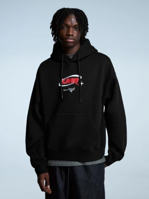 Bershka Bluza Cars Z Kapturem I Nadrukiem Mężczyzna Czarny