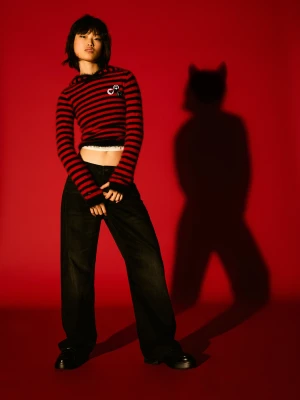 Bershka Bluza Emily The Strange Z Kapturem Kobieta Czerwony