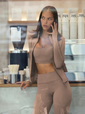 Bershka Bluza Rozpinana Szybkoschnąca I Oddychająca Kobieta Wielbłądzi