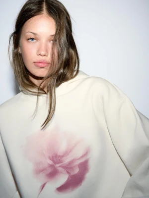 Bershka Bluza Z Kapturem I Nadrukiem Kobieta Kremowy