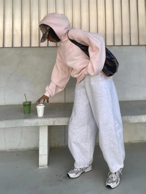 Bershka Bluza Z Kapturem I Nadrukiem Kobieta Różowy