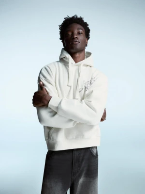 Bershka Bluza Z Kapturem I Nadrukiem Mężczyzna Biały Złamany