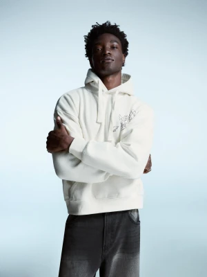 Bershka Bluza Z Kapturem I Nadrukiem Mężczyzna Biały Złamany