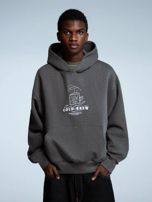 Bershka Bluza Z Kapturem I Nadrukiem Mężczyzna Ciemnoszary