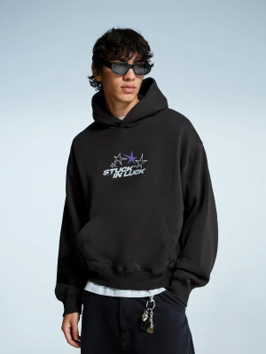 Bershka Bluza Z Kapturem I Nadrukiem Mężczyzna Ciemnoszary