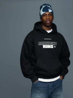 Bershka Bluza Z Kapturem I Nadrukiem Mężczyzna Czarny