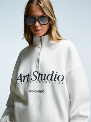 Bershka Bluza Z Kołnierzem Na Suwak I Nadrukiem Kobieta Biały