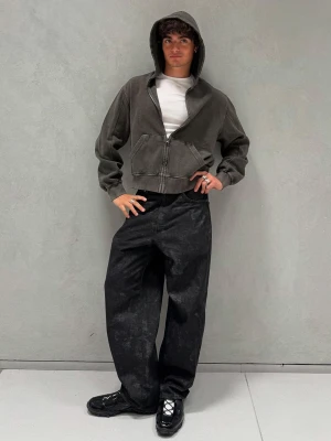 Bershka Bluza Z Zamkiem Błyskawicznym Z Piki Z Efektem Sprania Mężczyzna Szary