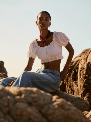 Bershka Bluzka Z Krótkim Rękawem O Krótszym Kroju Kobieta Biały Złamany