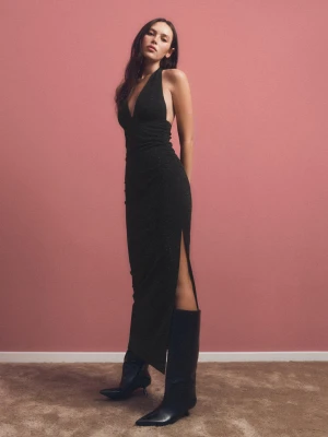 Bershka Błyszcząca Sukienka Midi Z Dekoltem Halter Kobieta Czarny