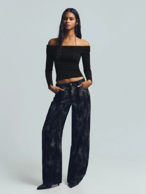 Bershka Błyszczący Top Bardot Ze Strukturą Kobieta Czarny