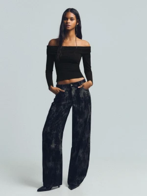 Bershka Błyszczący Top Bardot Ze Strukturą Kobieta Czarny