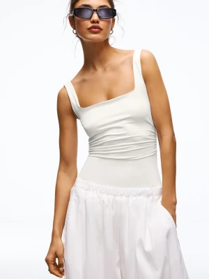 Bershka Body Na Ramiączkach Z Kwadratowym Dekoltem Kobieta Biały Złamany