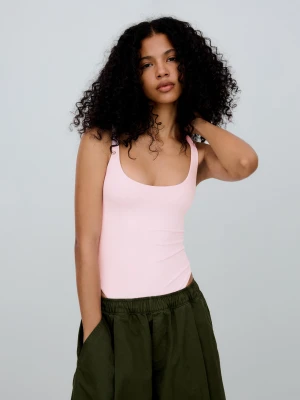 Bershka Body Na Ramiączkach Z Okrągłym Dekoltem Kobieta Różowy