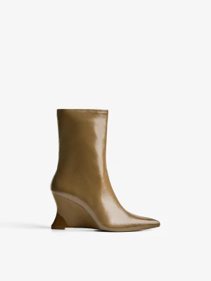 Bershka Botki Na Koturnie Kobieta 1-512