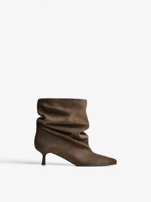 Bershka Botki Na Obcasie Kitten O Kroju Slouchy Kobieta Jasnobrzowy