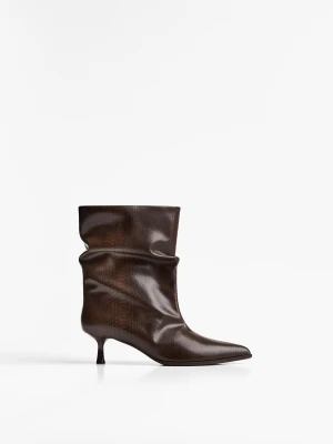 Bershka Botki Na Obcasie Typu Kaczuszka Slouchy Kobieta Brązowy