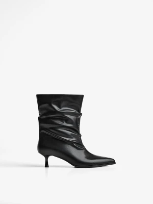 Bershka Botki Na Obcasie Typu Kaczuszka Slouchy Kobieta Czarny