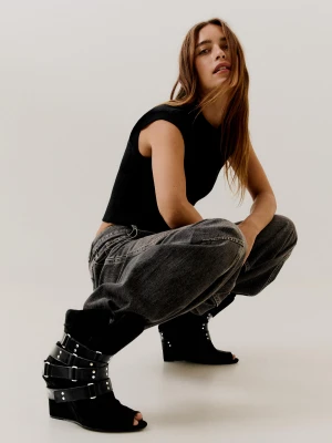 Bershka Botki Na Koturnie Peep Toe Kobieta Czarny
