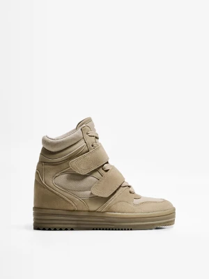 Bershka Botki Sportowe Z Wewnętrznymi Koturnami Kobieta Szarobrązowy