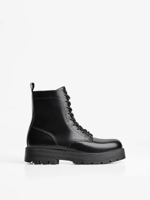Bershka Botki Sznurowane Na Podeszwie Typu Traktor Mężczyzna Czarny