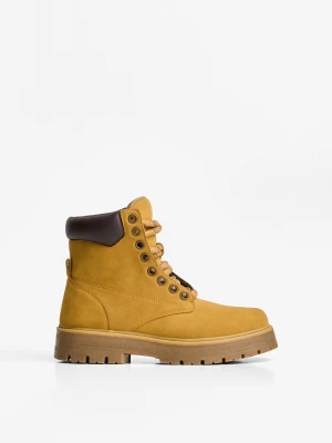 Bershka Botki Z Pikowanym Zdobieniem Mężczyzna Piaskowy