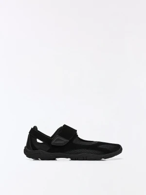 Bershka Buty Sportowe Barefoot Mężczyzna Czarny