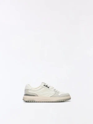 Bershka Buty Sportowe Casual Z Wstawkami Mężczyzna Biały