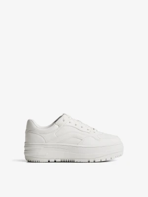 Bershka Buty Sportowe Na Szerokiej Podeszwie Kobieta Biały