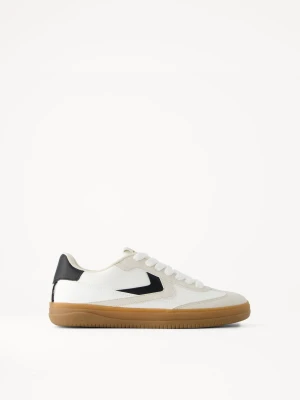 Zdjęcie produktu Bershka Buty Sportowe Retro Z Ozdobnym Sznurowaniem Kobieta Biały