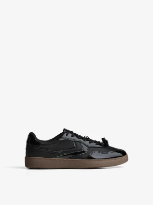 Bershka Buty Sportowe Retro Z Zawieszkami Kobieta Czarny