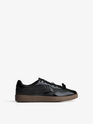 Bershka Buty Sportowe Retro Z Zawieszkami Kobieta Czarny