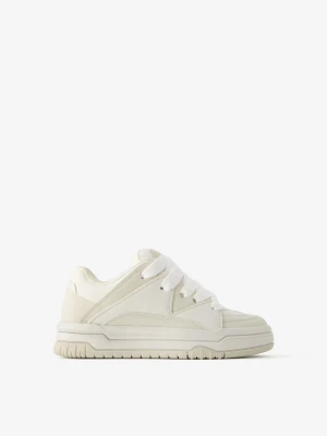 Bershka Buty Sportowe Skater Na Grubej Podeszwie Mężczyzna Biały