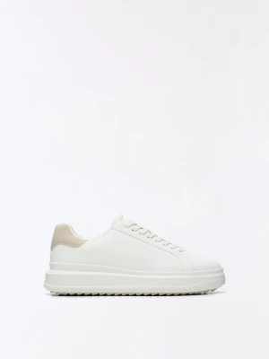 Bershka Buty Sportowe Szeroki Mężczyzna Biały