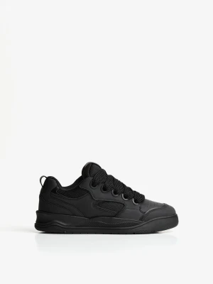 Bershka Buty Sportowe Szeroki Skate Mężczyzna Czarny