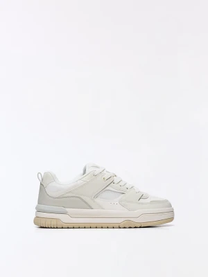 Bershka Buty Sportowe Szeroki Z Elementami Mężczyzna Biały