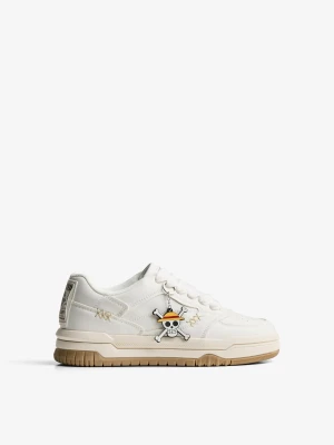Bershka Buty Sportowe Typu Skate One Piece Z Brelokiem Mężczyzna Biały