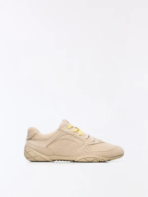 Bershka Buty Sportowe Z Cienką Podeszwą Kobieta Piaskowy