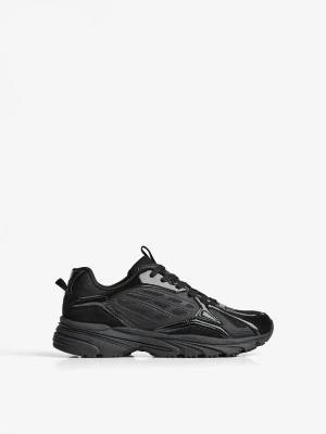 Bershka Buty Sportowe Z Łączonych Materiałów Kobieta Czarny