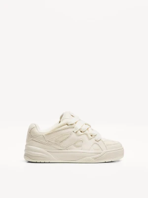 Bershka Buty Sportowe Z Łączonych Materiałów W Stylu Skater Kobieta Biały