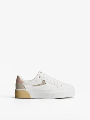 Bershka Buty Sportowe Z Połączonych Materiałów Kobieta Biały