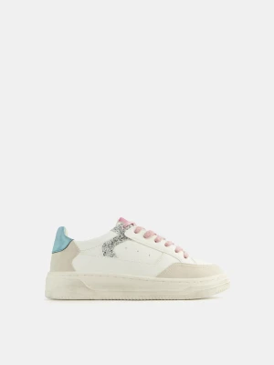 Bershka Buty Sportowe Zdobione Cyrkoniami I Z Podeszwami Z Efektem Zużycia Kobieta Biały