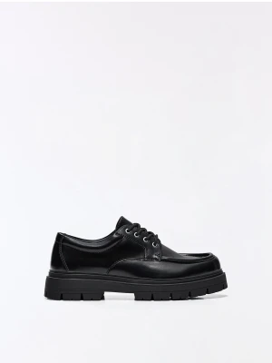 Bershka Buty Typu Blucher Mężczyzna Czarny