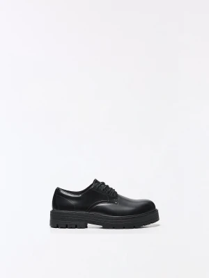 Bershka Buty Typu Blucher Z Kolekcji Basic Mężczyzna Czarny