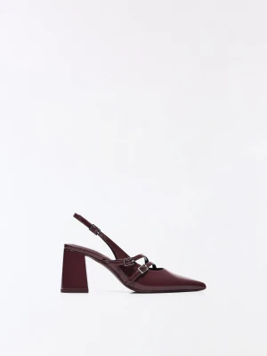 Bershka Buty Z Odkrytą Piętą Z Szerokim Obcasem I Klamrami Kobieta Rubinowy