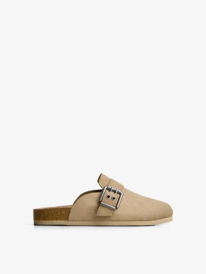 Bershka Chodaki Z Ozdobną Sprzączką Kobieta Piaskowy