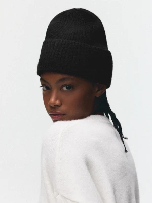 Bershka Czapka Beanie Z Dzianiny Z Podwinięciem Kobieta Czarny