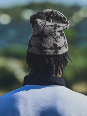 Bershka Czapka Beanie Z Nadrukiem Mężczyzna Szary