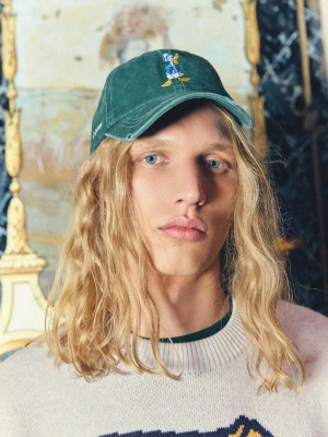 Bershka Czapka Z Daszkiem Z Kaczorem Donaldem Z Haftem I Nadrukiem Mężczyzna Zielony